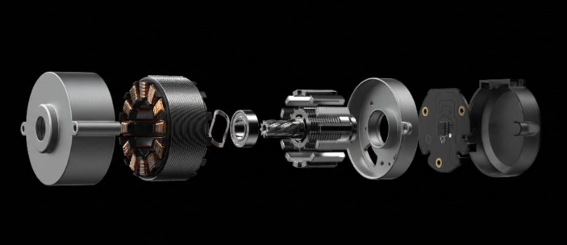 Экструдер DynaSense с сервомотором PMSM, обеспечивающий повышенную силу экструзии для высокопоточной печати.