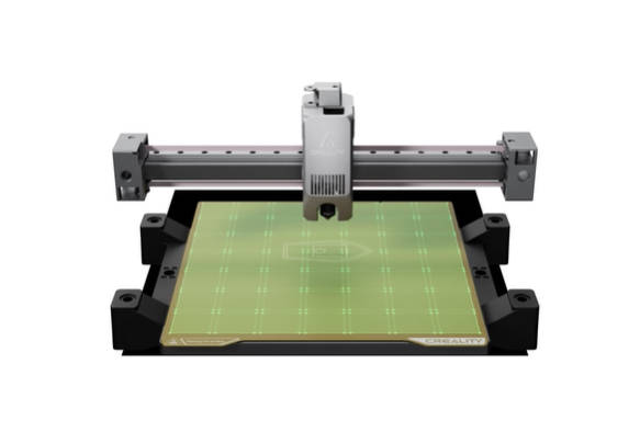 Интеллектуальное автовыравнивание на Creality K2. Система интеллектуального автовыравнивания Creality K2, показывающая зондирование сопла платформы.