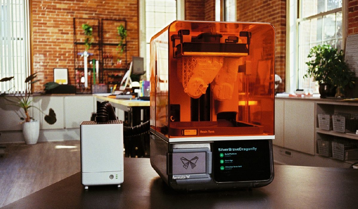 Formlabs VOC Extractor - ventilation and air filtration system during SLA 3D printing on Formlabs photopolymer printer