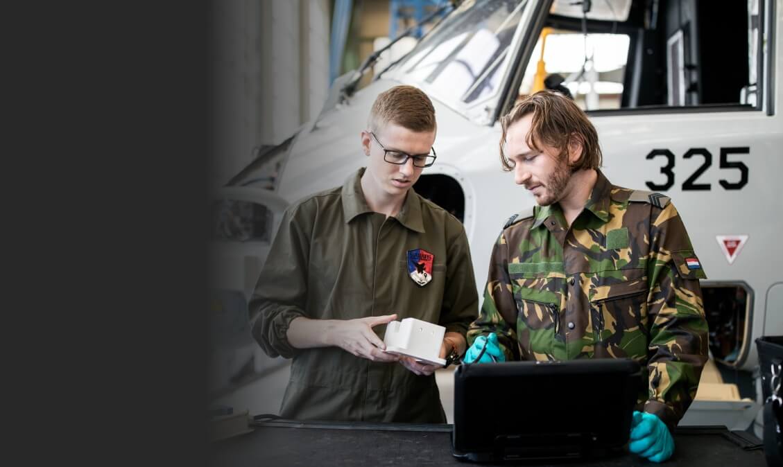 Принтер UltiMaker S8 Secure, показанный в автономной, безопасной среде, подчеркивая безопасность данных.