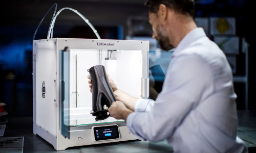 Велика будівельна площа 330×240×300 мм та надійний двохвальний екструдер